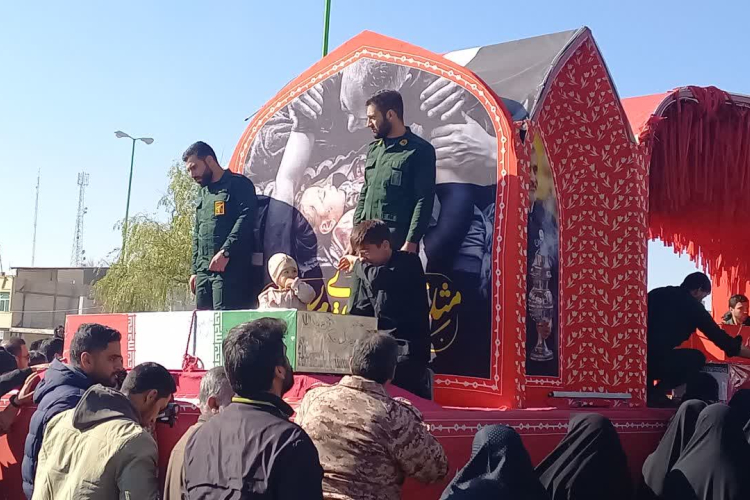 حضور منسجم کارکنان بیمارستان بوعلی چادگان در آیین باشکوه تشییع شهدای گمنام هشت سال دفاع مقدس