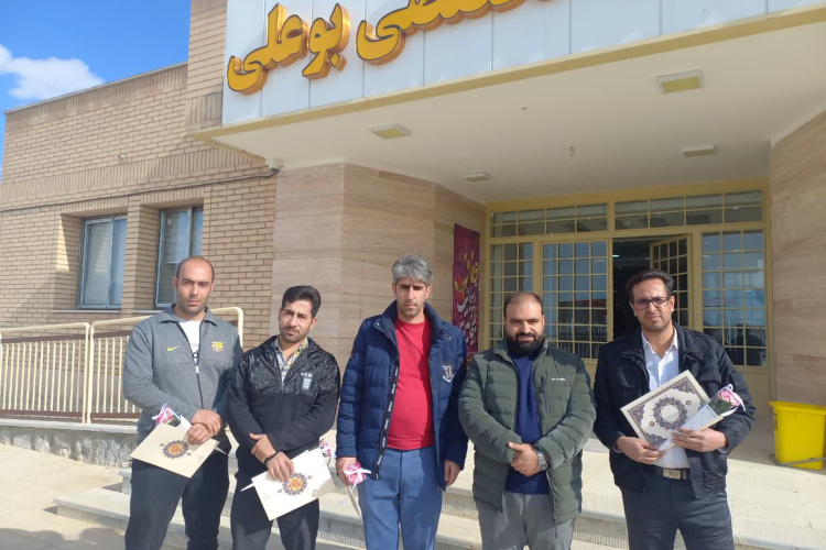 به مناسبت ۲۶ آذرماه، روز حمل‌ونقل، از تلاش‌ها و زحمات واحد نقلیه بیمارستان بوعلی چادگان به‌ویژه رانندگان آمبولانس‌ها و خودروهای استیجاری این بیمارستان تقدیر و قدردانی به‌عمل آمد.