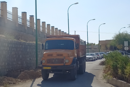 تخلیه وتحویل کود برای کاشت درختان و نهال‌های بیمارستان بوعلی 